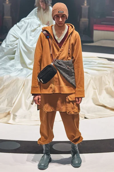 Look 14